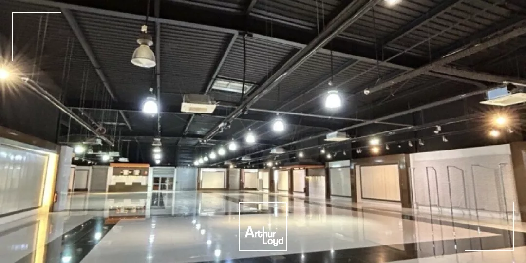 LOCAL COMMERCIAL à LOUER de 1270.95 m²