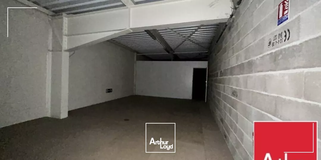 LOCAL COMMERCIAL à LOUER de 1270.95 m²