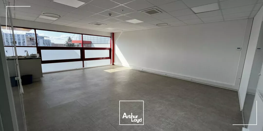 LOCAL D'ACTIVITE - ENTREPOT à LOUER de 3970 m²