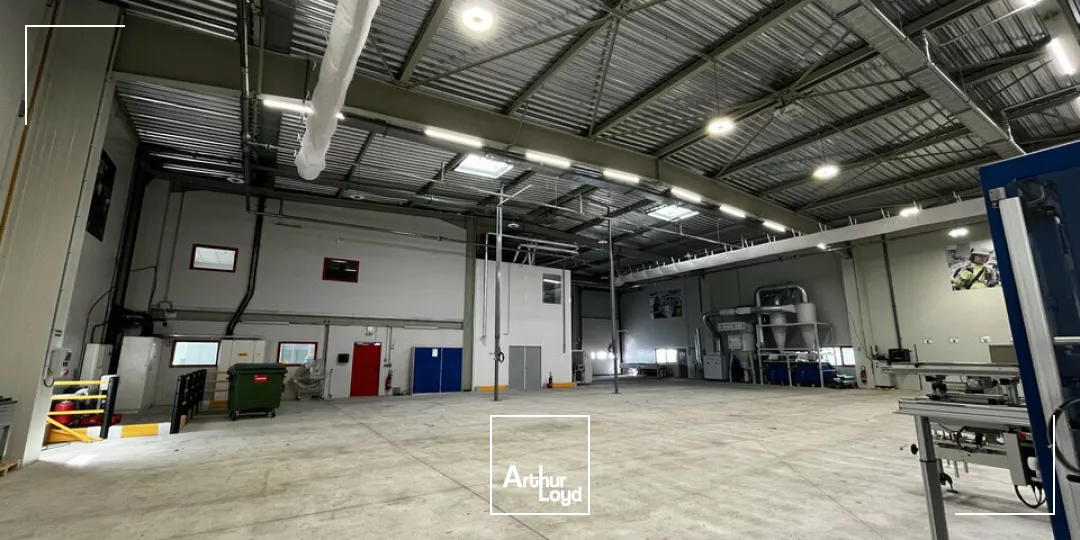 LOCAL D'ACTIVITE - ENTREPOT à LOUER de 3970 m²