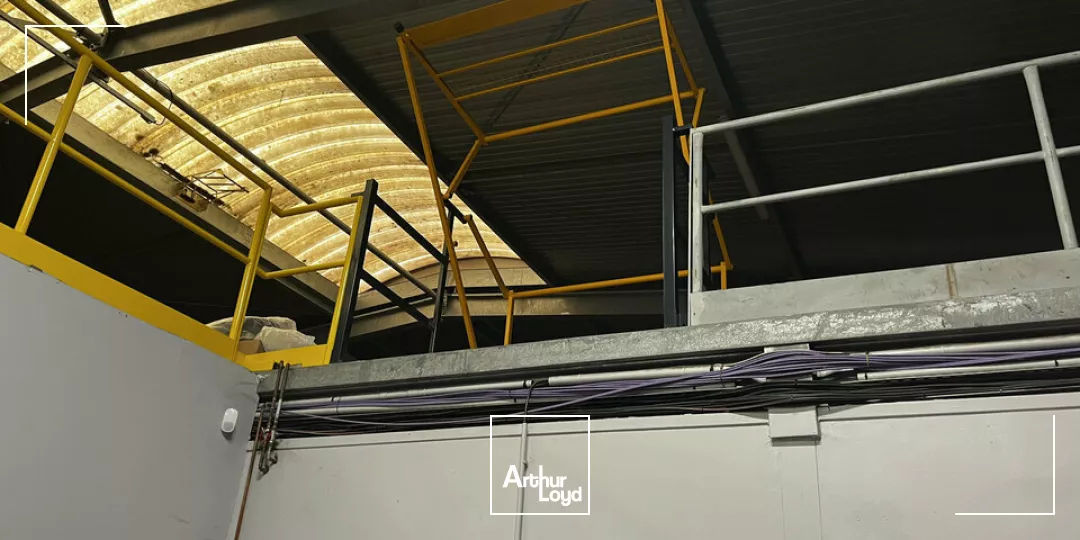 LOCAL D'ACTIVITE - ENTREPOT à LOUER de 1320 m²