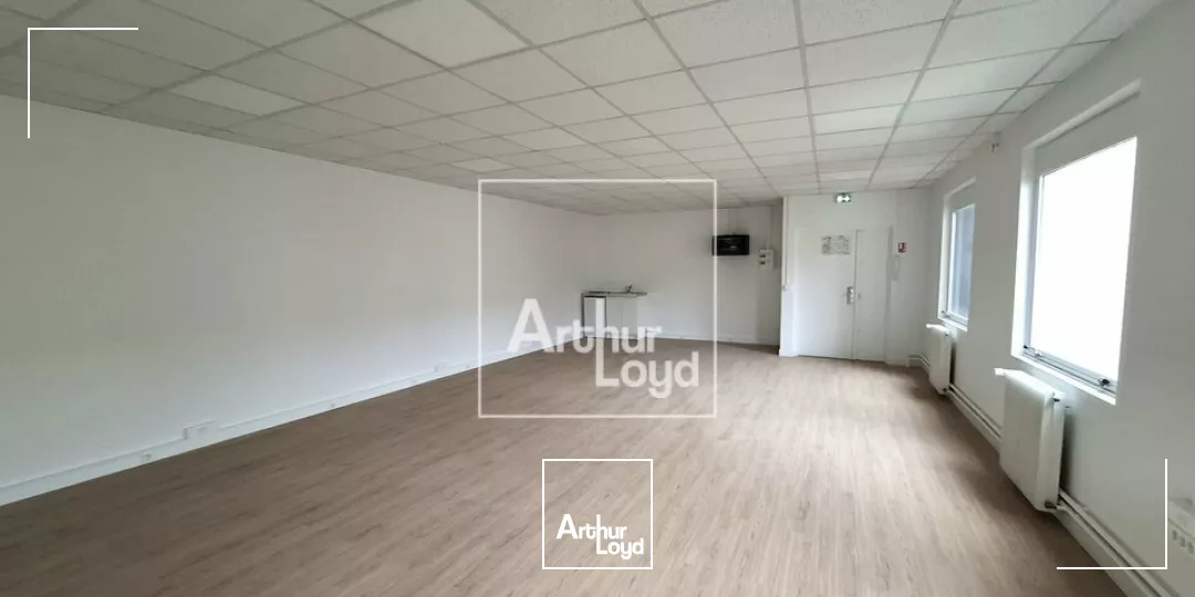 Bureaux rénovés avec monte-charge à louer