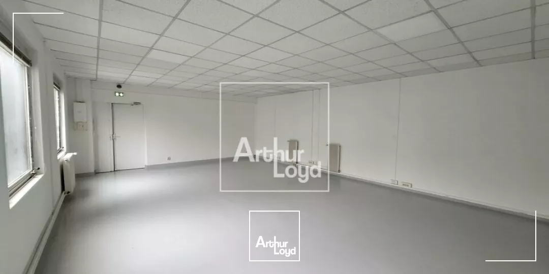 Bureaux rénovés avec monte-charge à louer