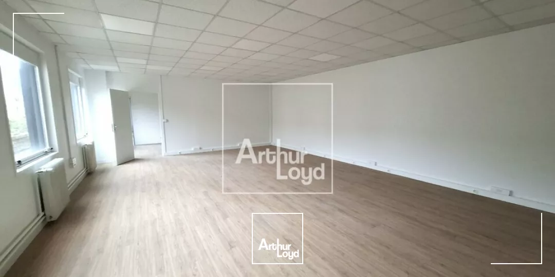 Bureaux rénovés avec monte-charge à louer