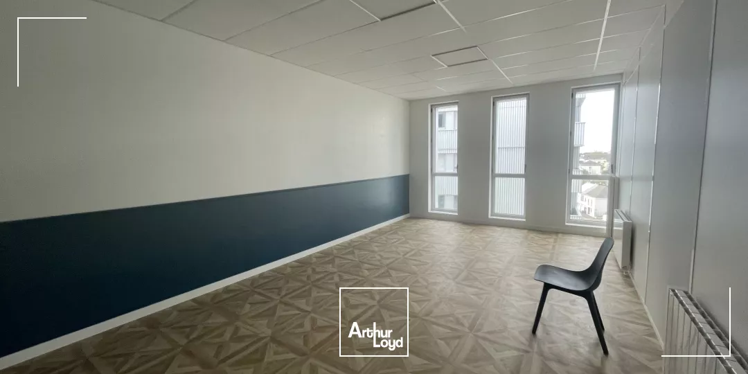 BUREAUX - A LOUER - 240 m2 - ST NAZAIRE - GARE - 