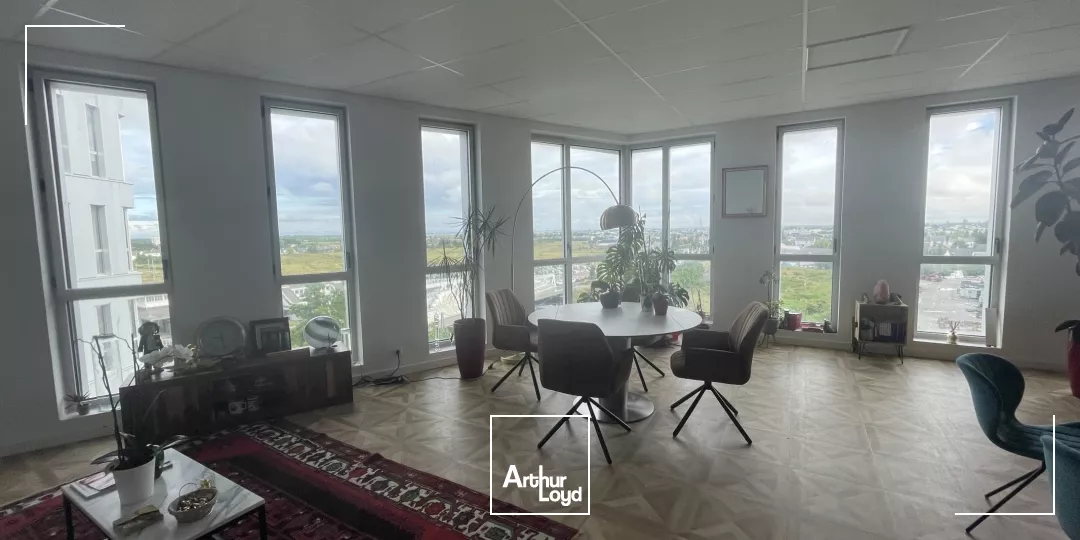 BUREAUX - A LOUER - 240 m2 - ST NAZAIRE - GARE - 