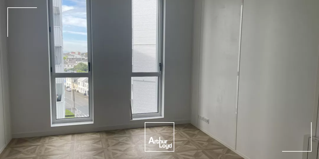 BUREAUX - A LOUER - 240 m2 - ST NAZAIRE - GARE - 