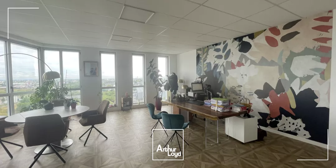 BUREAUX - A LOUER - 240 m2 - ST NAZAIRE - GARE - 