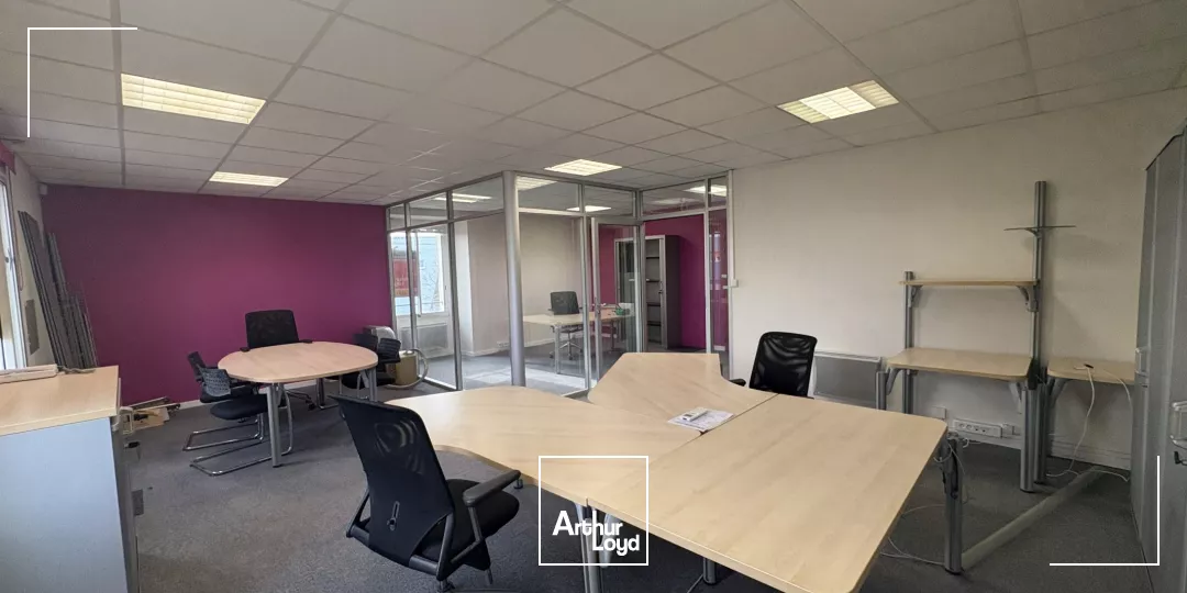 Louez vos bureaux 61 m² à Olivet : Accès rapide à Orléans, transports en commun et commerces à proximité