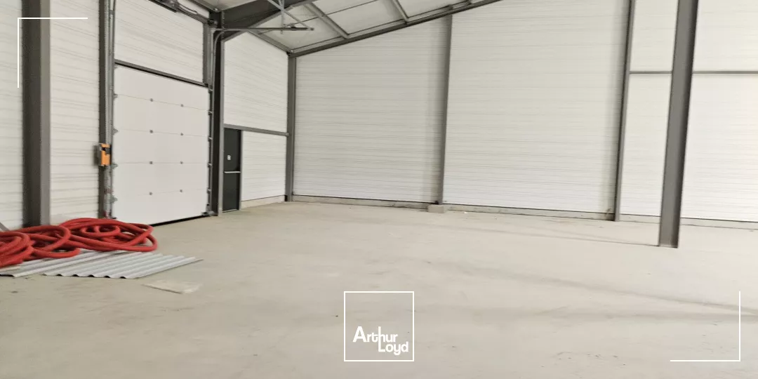 Rare à Lézignan-Corbières, local d'activité à louer de 480 m2 divisibles à partir de 240 m2