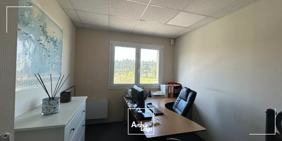 LOCAL D'ACTIVITE - ENTREPOT à VENDRE de 1109 m²