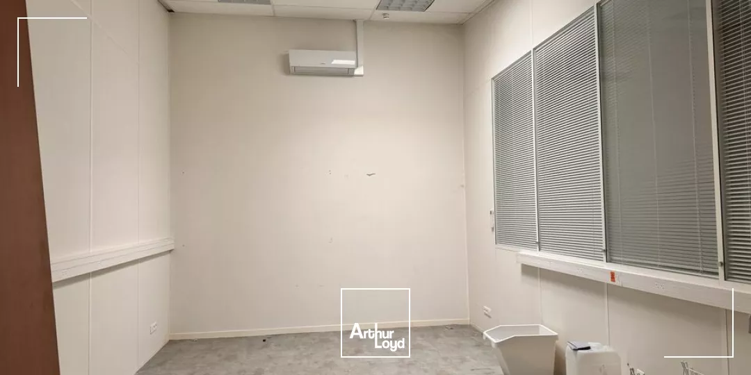 TOURS SUD EST - CHAMBRAY - A LOUER LOCAL DE 302 M² - PARKING COMMUN - IDEAL B2B