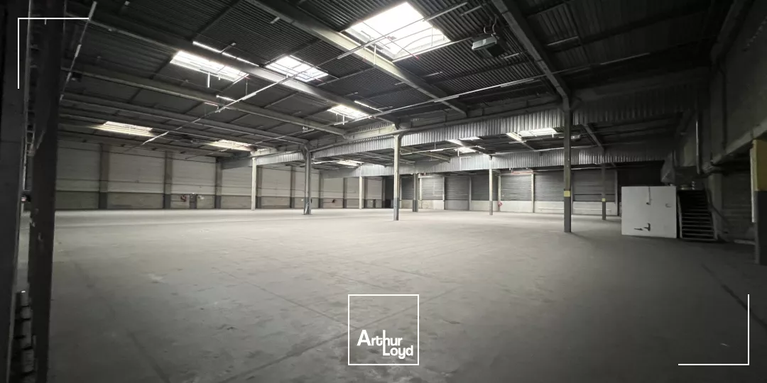 Entrepôts ICPE divisibles entièrement rénovés à partir de 2686 m² - Saint-Witz, site premium proche Roissy CDG - location en bail commercial