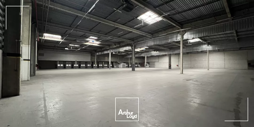 Entrepôts ICPE divisibles entièrement rénovés à partir de 2686 m² - Saint-Witz, site premium proche Roissy CDG - location en bail commercial