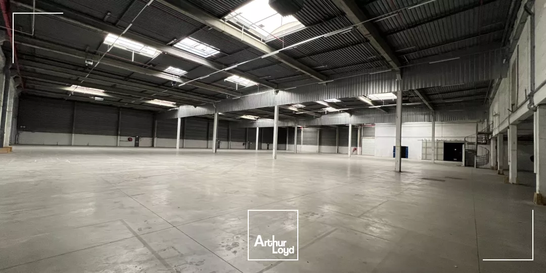 Entrepôts ICPE divisibles entièrement rénovés à partir de 2686 m² - Saint-Witz, site premium proche Roissy CDG - location en bail commercial