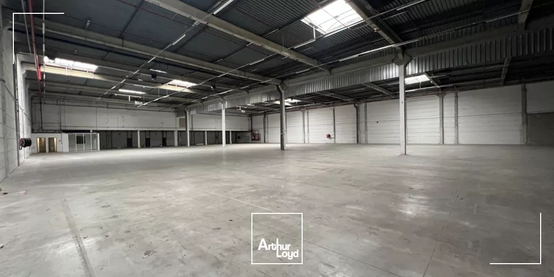 Entrepôts ICPE divisibles entièrement rénovés à partir de 2686 m² - Saint-Witz, site premium proche Roissy CDG - location en bail commercial