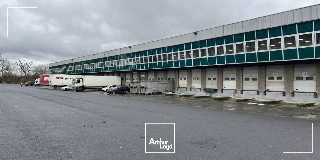 Entrepôts ICPE divisibles entièrement rénovés à partir de 2686 m² - Saint-Witz, site premium proche Roissy CDG - location en bail commercial