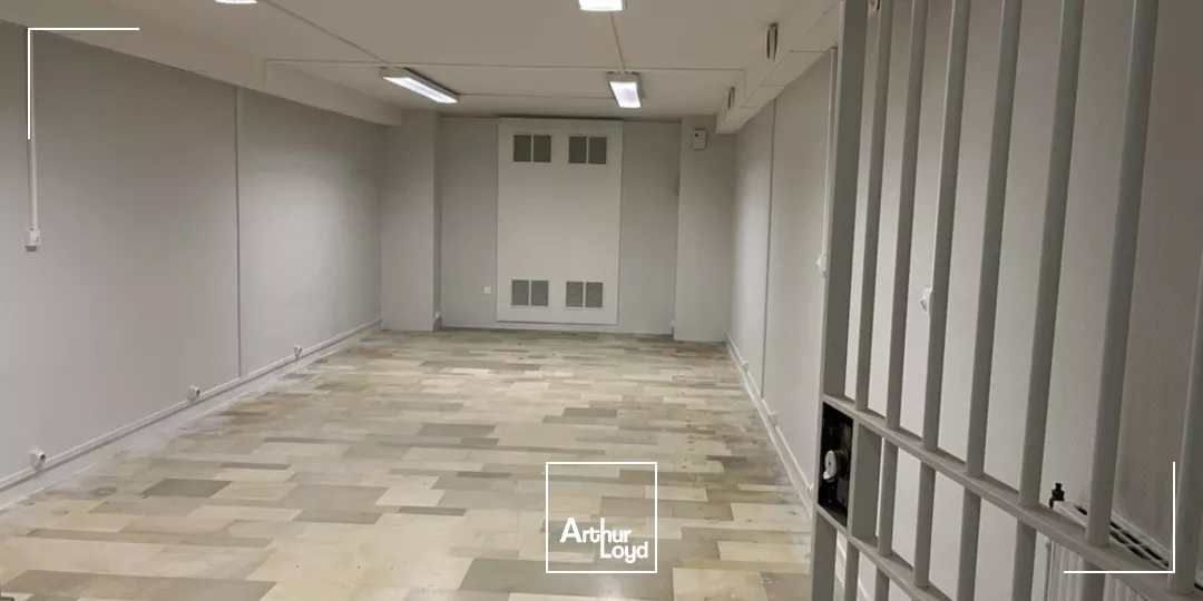 Opportunité rare ! bureau à vendre ou à louer - St Marceau, au pied de la ligne A du tram !