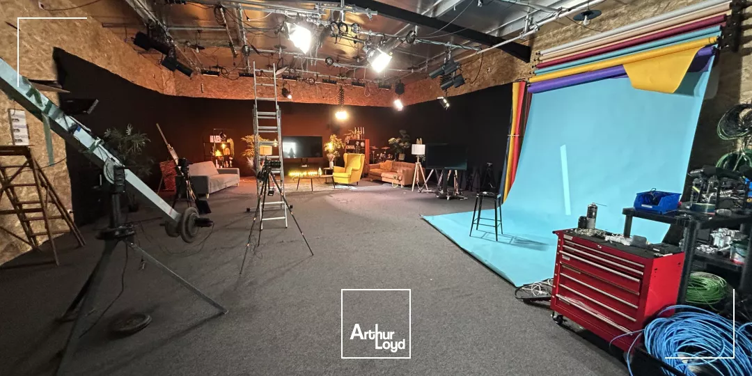 Locaux d'activités avec bureaux à louer 