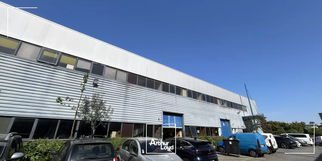 Locaux d'activités avec bureaux à louer 