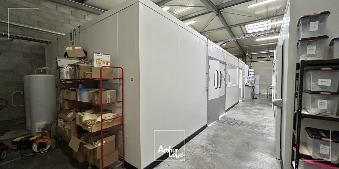 Entrepôt + Laboratoire de cuisine à Louer 