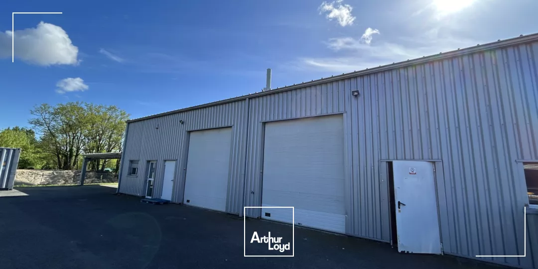 Entrepôt + Laboratoire de cuisine à Louer 