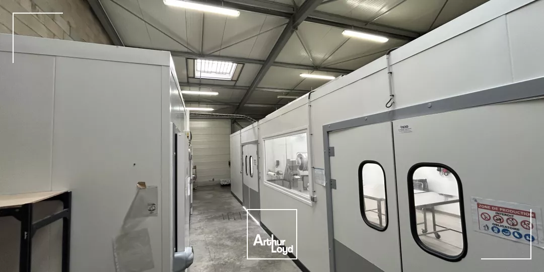 Entrepôt + Laboratoire de cuisine à Louer 