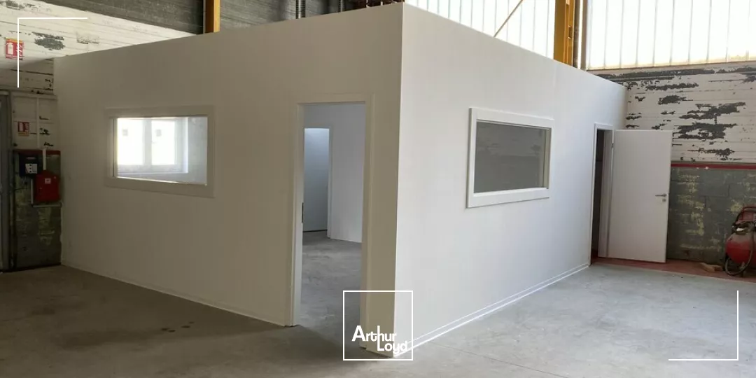 LOCAL D'ACTIVITE - ENTREPOT à LOUER de 490 m²