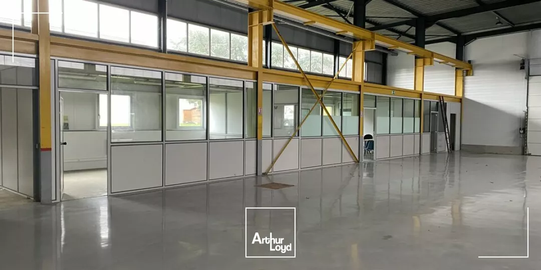 LOCAL D'ACTIVITE - ENTREPOT à LOUER de 430 m²