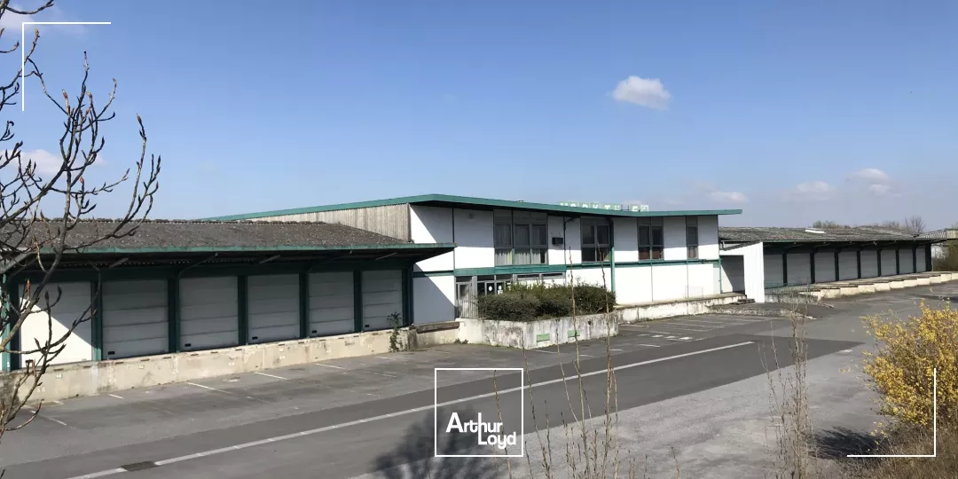 A LOUER - LOCAUX D'ACTIVITÉS - 3 500 m2 - SAINT-QUENTIN 