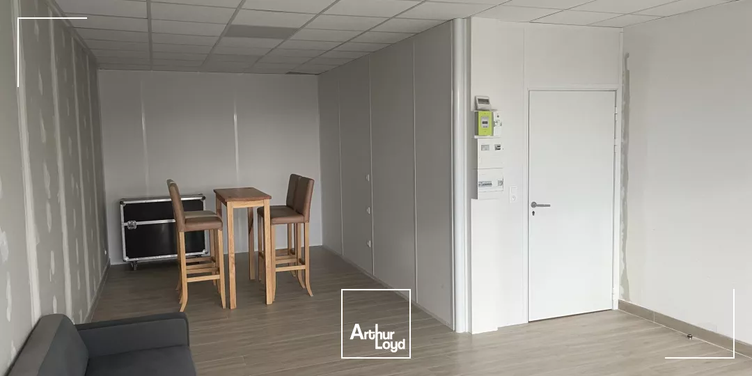 LOCAL COMMERCIAL D'ENVIRON 145 M² BEAUVAIS