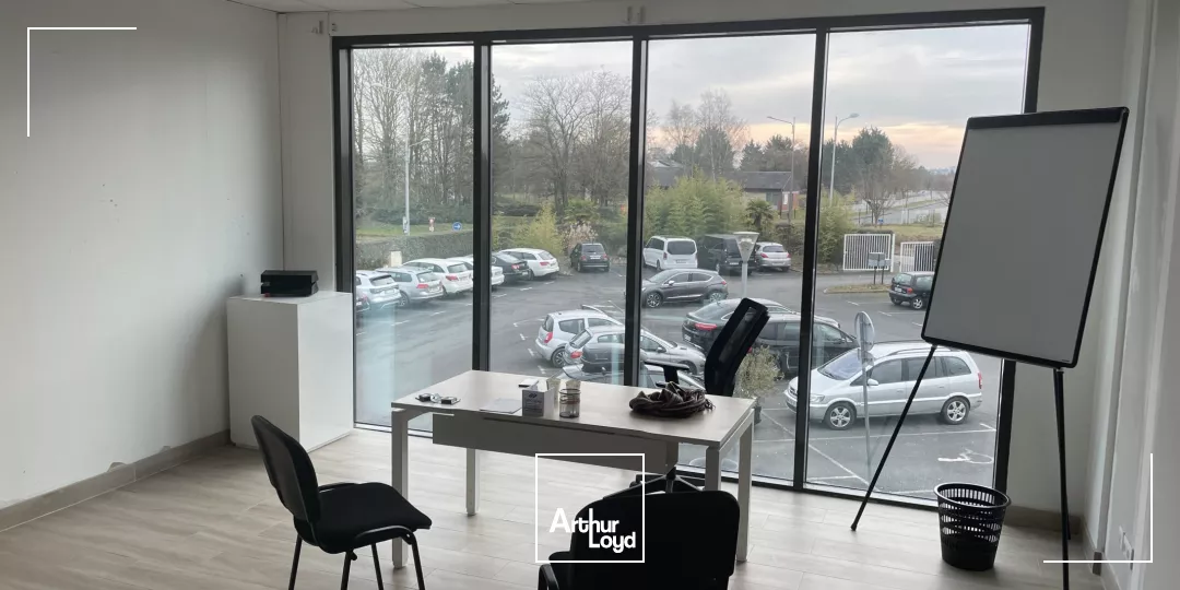 LOCAL COMMERCIAL D'ENVIRON 145 M² BEAUVAIS