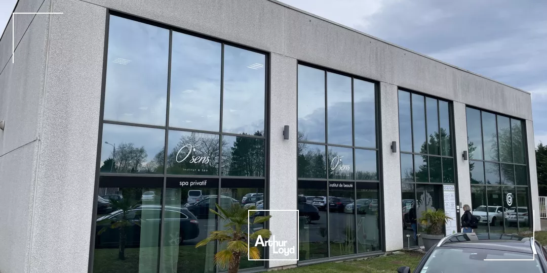 LOCAL COMMERCIAL D'ENVIRON 145 M² BEAUVAIS