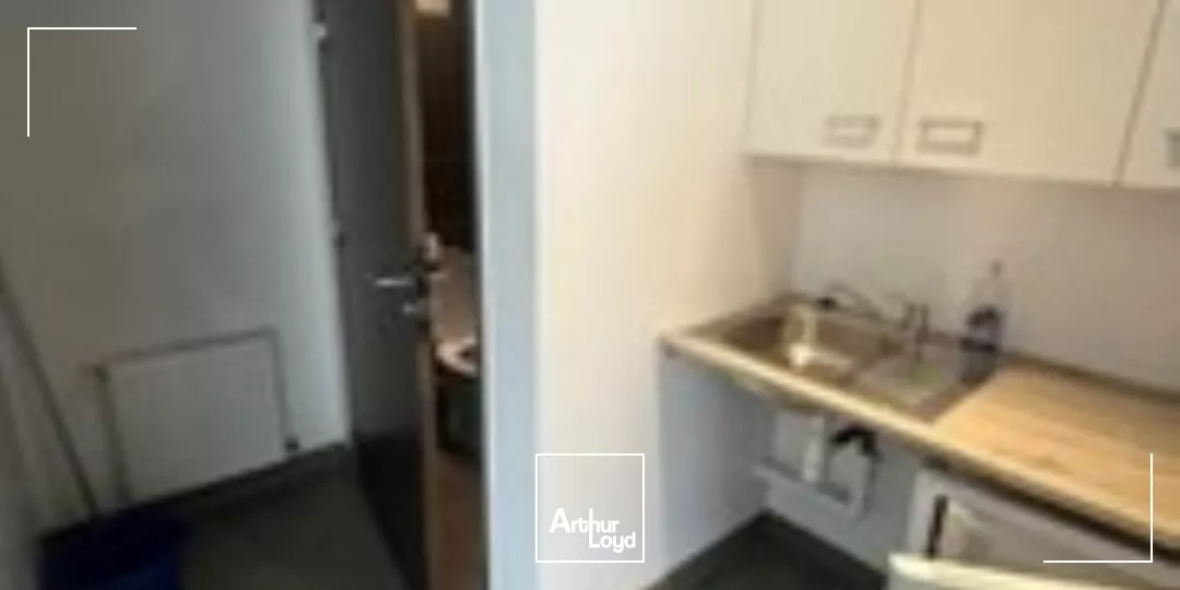 Henin Beaumont ZA du bord des eaux site sécurisé parking proche centre ville éclairage naturel