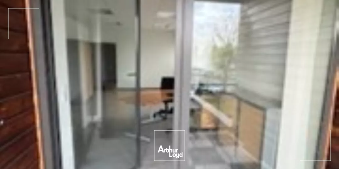 Henin Beaumont ZA du bord des eaux site sécurisé parking proche centre ville éclairage naturel