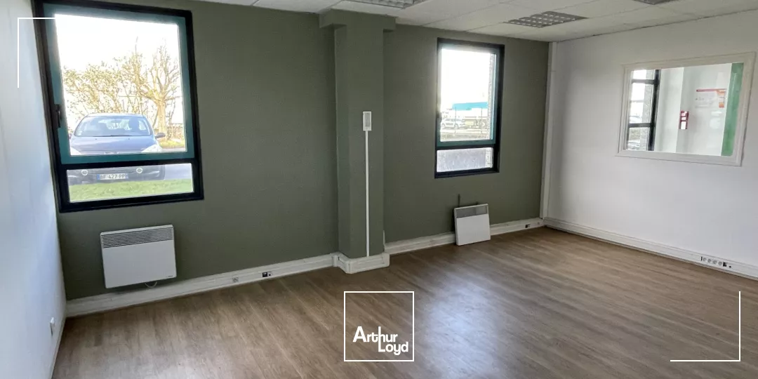 Entrepôt avec bureaux à louer. CRT de Lesquin, accès autoroutier A1 et A23 immédiat.