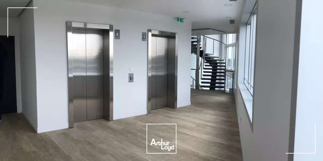 AU PIED DU RER ! RENOVES ET CLIMATISES