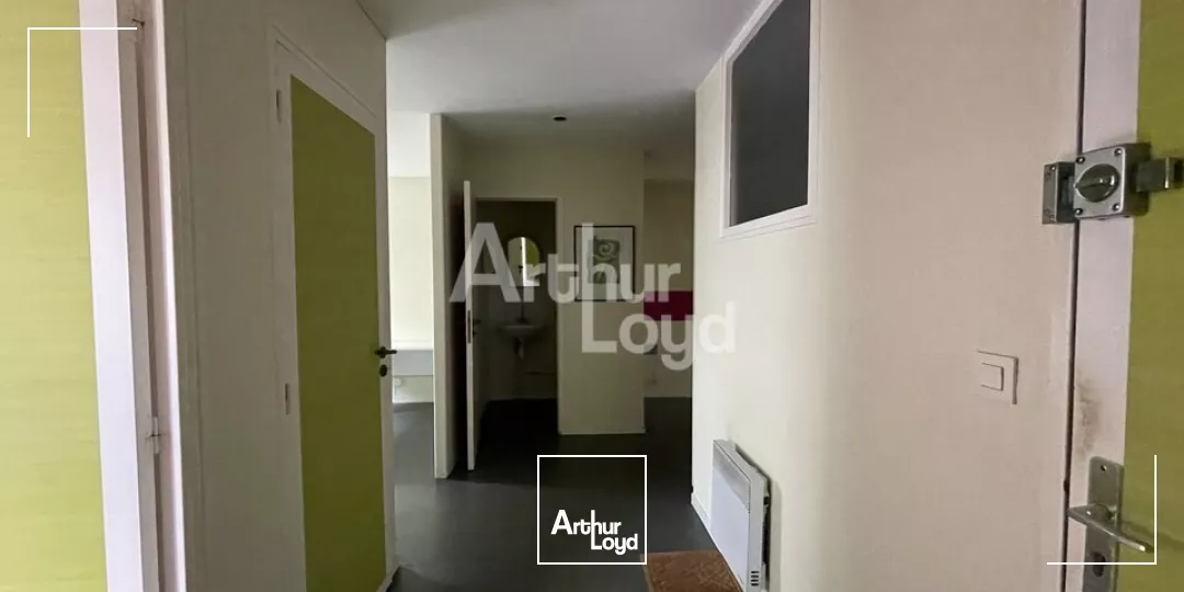 RENNES ST HELIER - BUREAUX A LOUER - 102 M² - A RENOVER