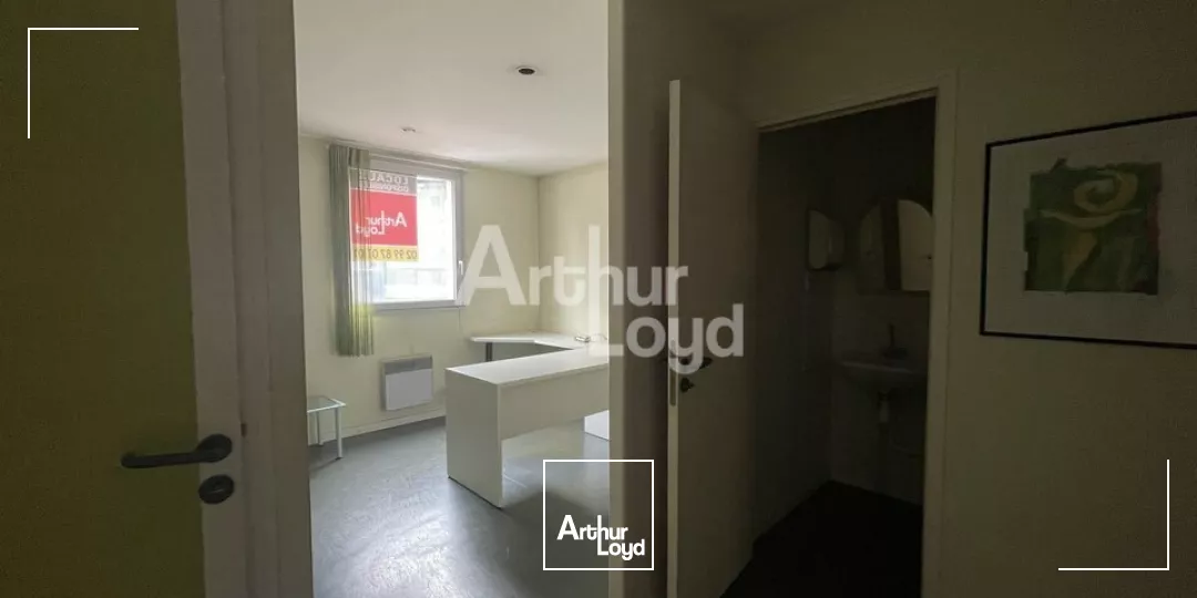 RENNES ST HELIER - BUREAUX A LOUER - 102 M² - A RENOVER