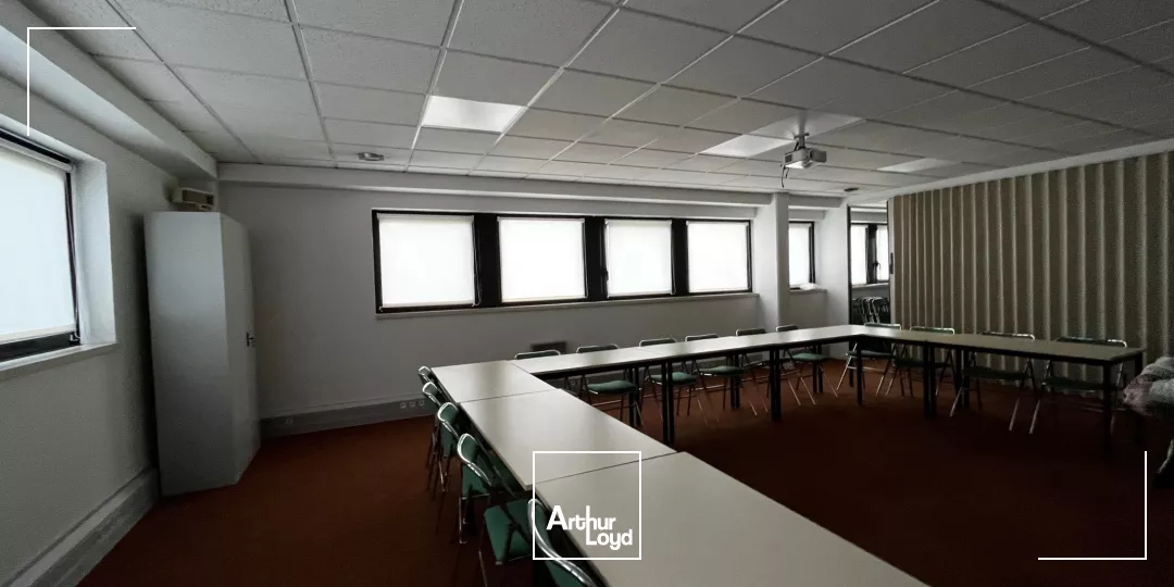 Bureaux à vendre à MONT SAINT AIGNAN 76130