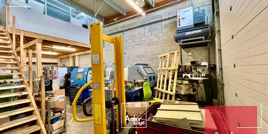 LOCAUX D'ACTIVITÉ À LOUER - CASTRIES