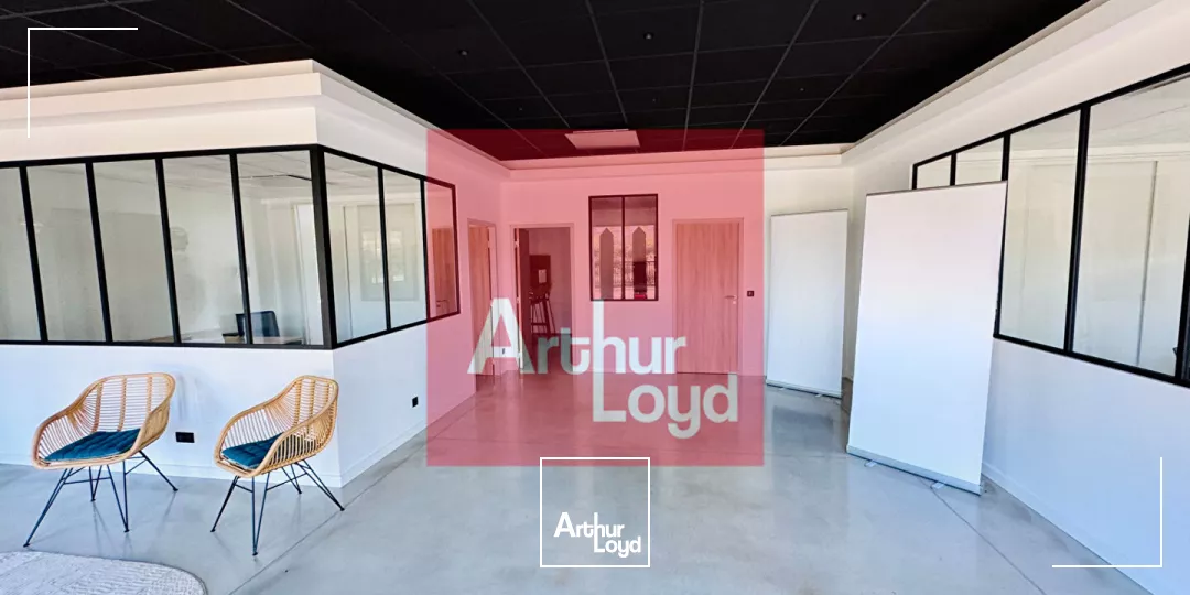 Local commercial / Bureaux à louer Le Passage 247m2