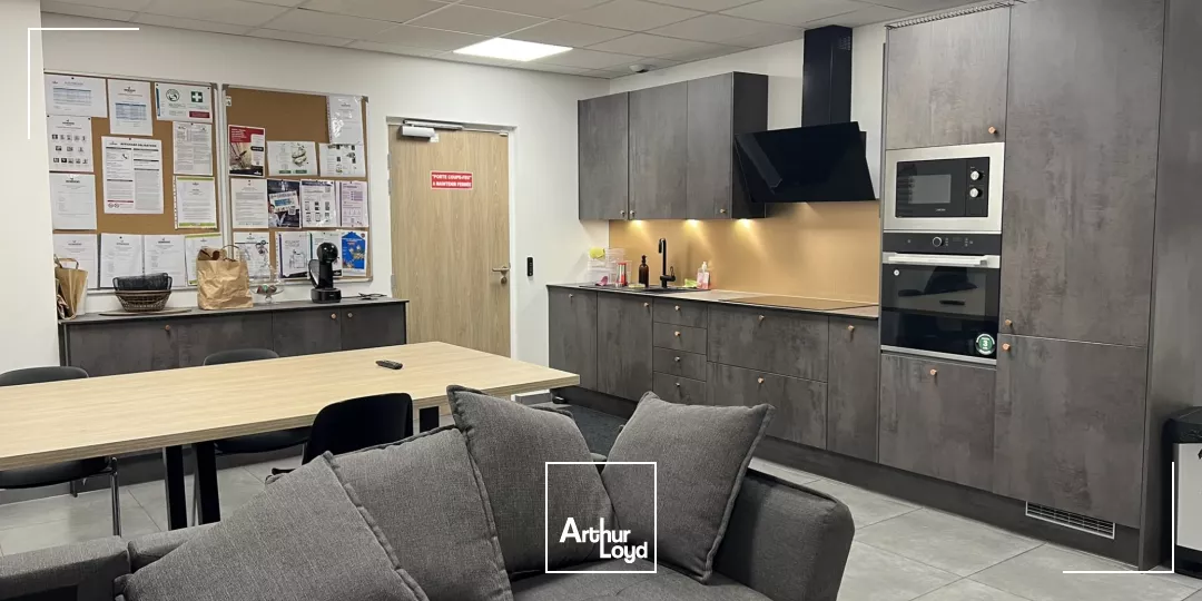 Locaux d'activité à louer à TREMBLAY EN FRANCE 93290