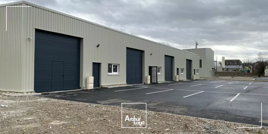 LOCAL D'ACTIVITE - ENTREPOT à LOUER de 1600 m²