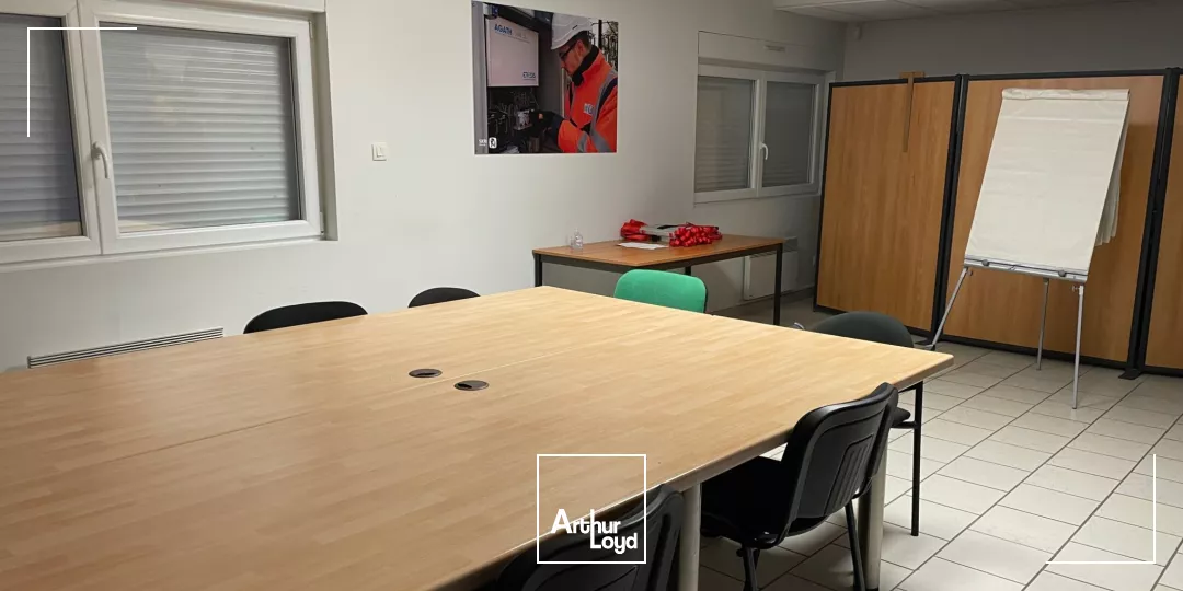 A Louer A vendre Entrepôt Bureaux situés à Cambrai