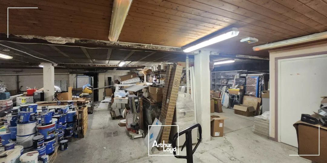 Bâtiment indépendant de 698 m² sur parcelle de 1 536 m²