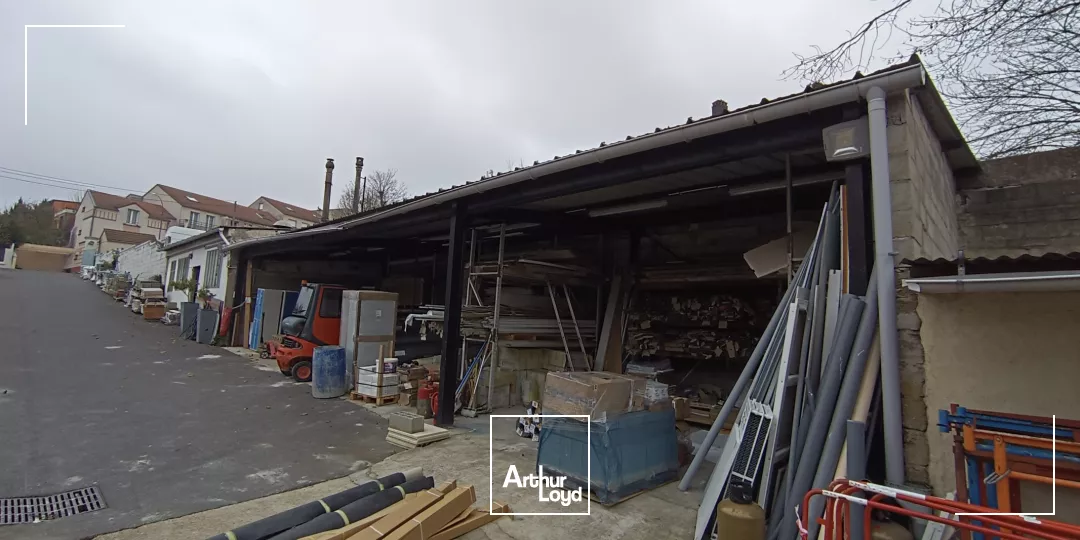 Bâtiment indépendant de 698 m² sur parcelle de 1 536 m²