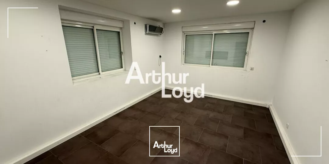Local d'activité de 220 m² avec bureaux à vendre - Fréjus