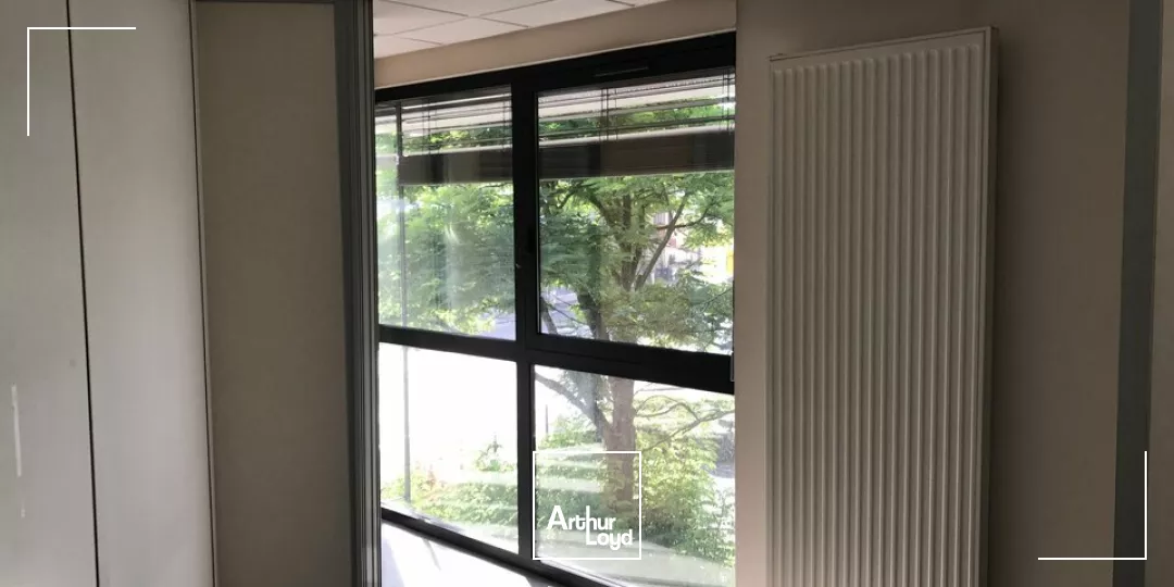 BUREAUX à VENDRE de 1245 m²