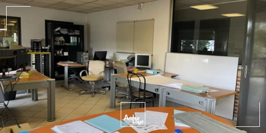 Local de 2000 m2 environ à louer en ZI à proximité de Soissons 